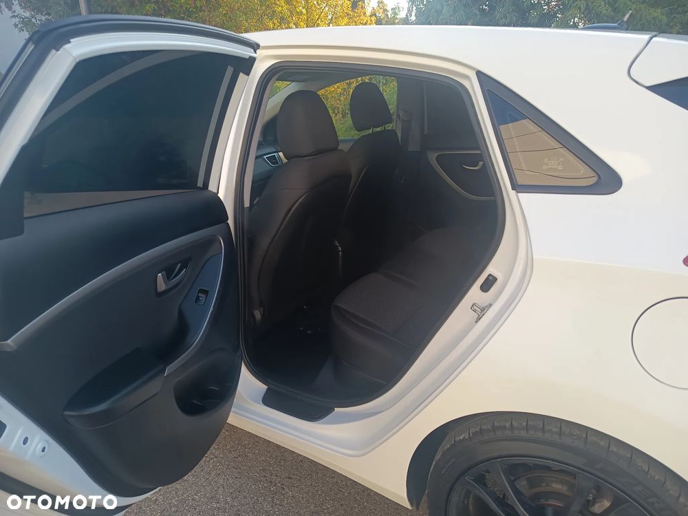 Hyundai i30 blue 1.4 Style - 32