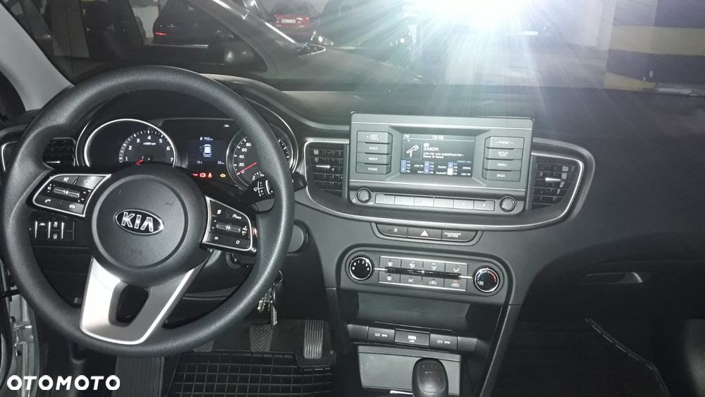 Kia Ceed - 11