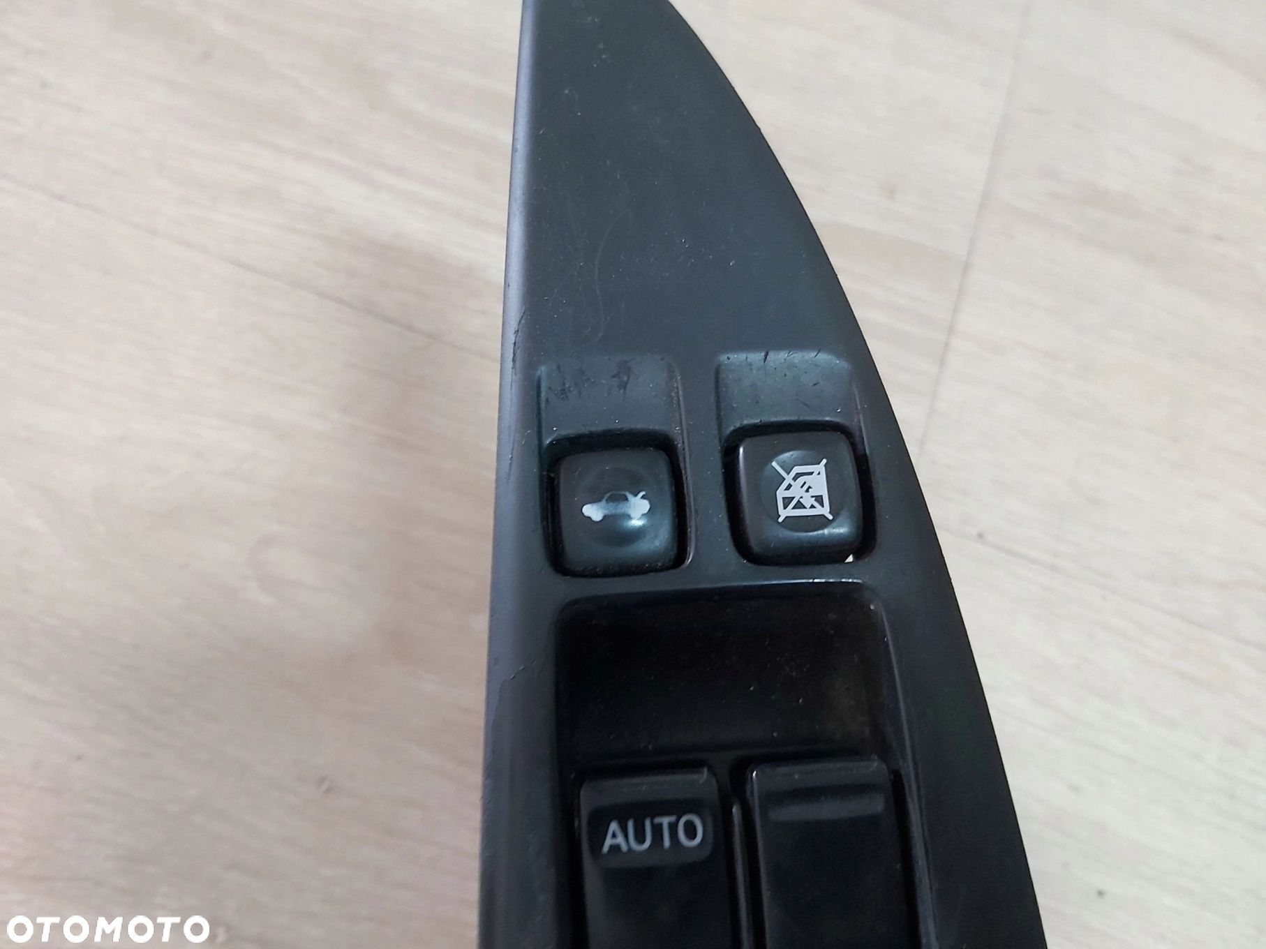 Nissan Primera P12 panel przełącznik szyb lewy przód 25401-AV640 - 2