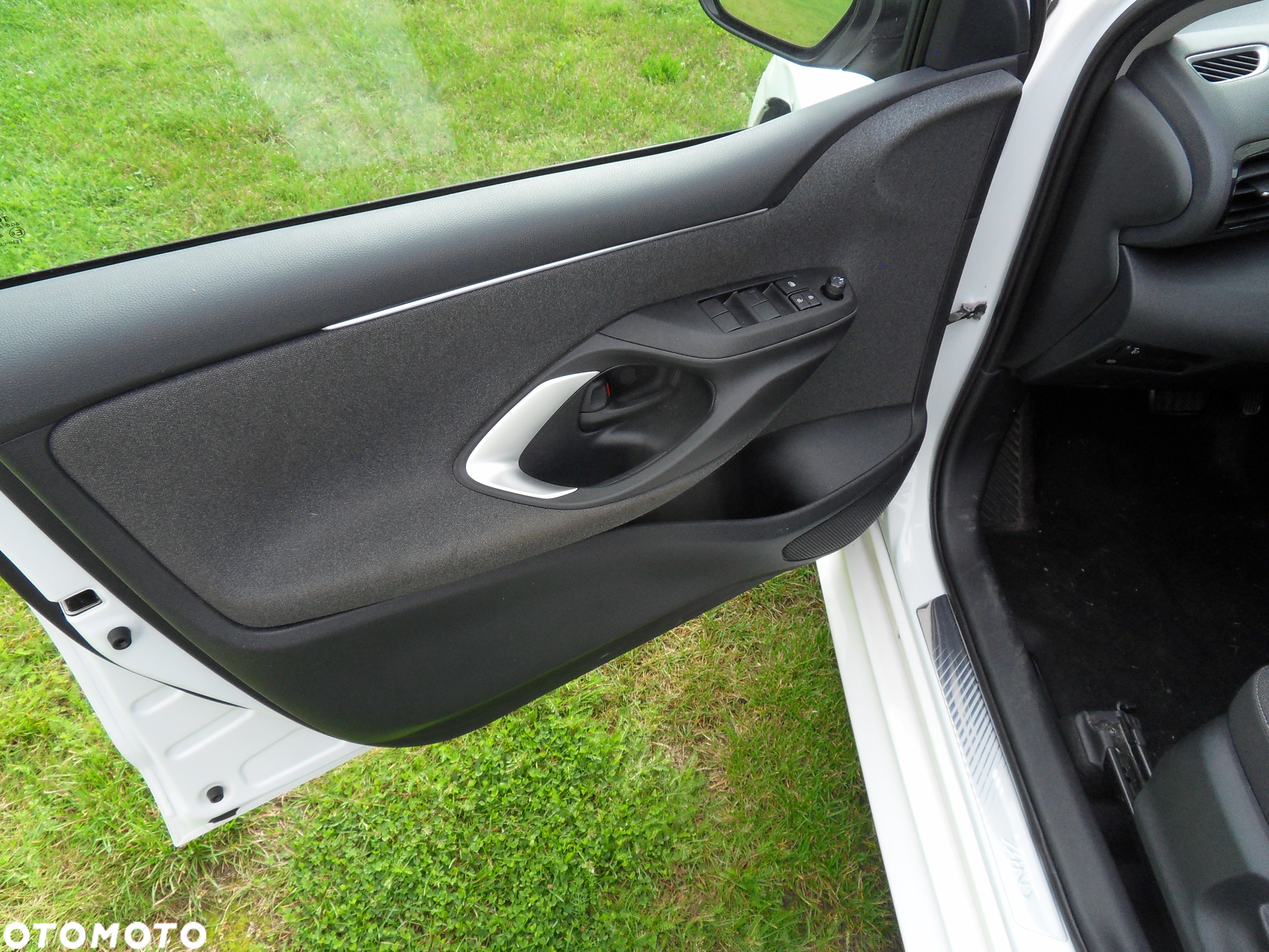 Toyota Yaris Hybrid 1.5 VVT-i Lounge - 14