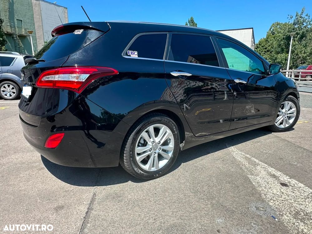 Hyundai i30 i30cw 1.6 Fifa World Cup Edition - 4