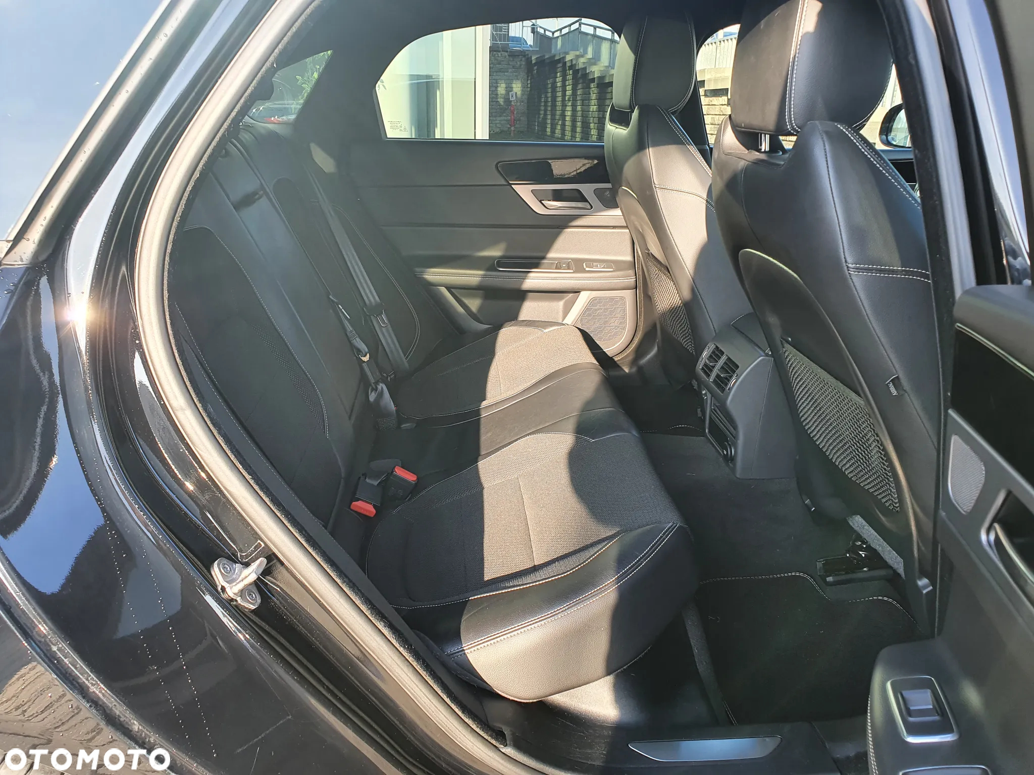 Jaguar XF 2.0 i4D R-Sport - 20