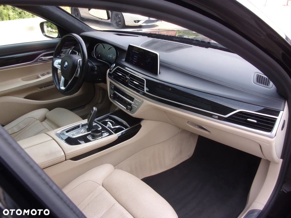BMW Seria 7 750i xDrive - 7