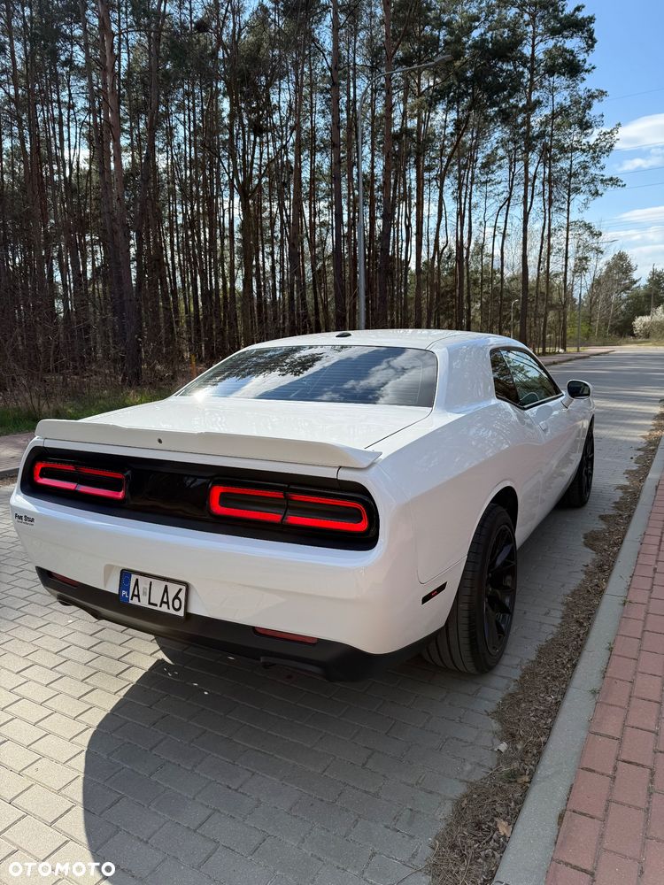 Dodge Challenger - 13