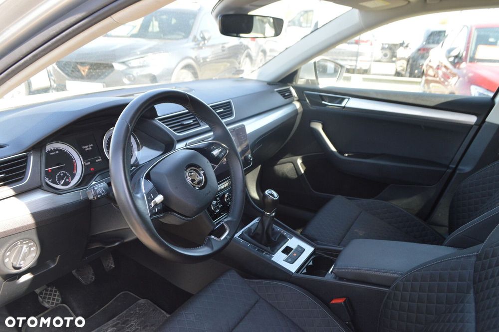 Skoda Superb 2.0 TDI SCR Ambition - 6