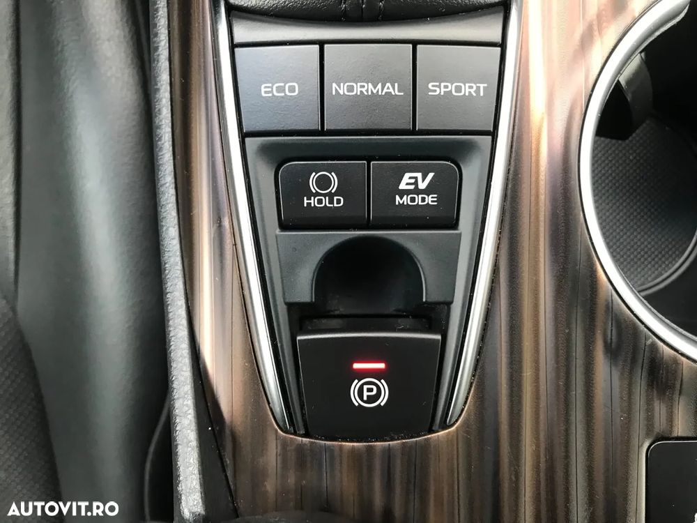 Toyota Camry 2.5 Hybrid Dynamic - 24