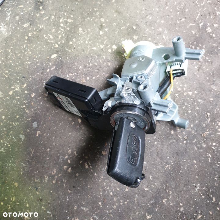 CITROEN C-CROSSER  STACYJKA KLUCZYK  8670A039 09R - 1