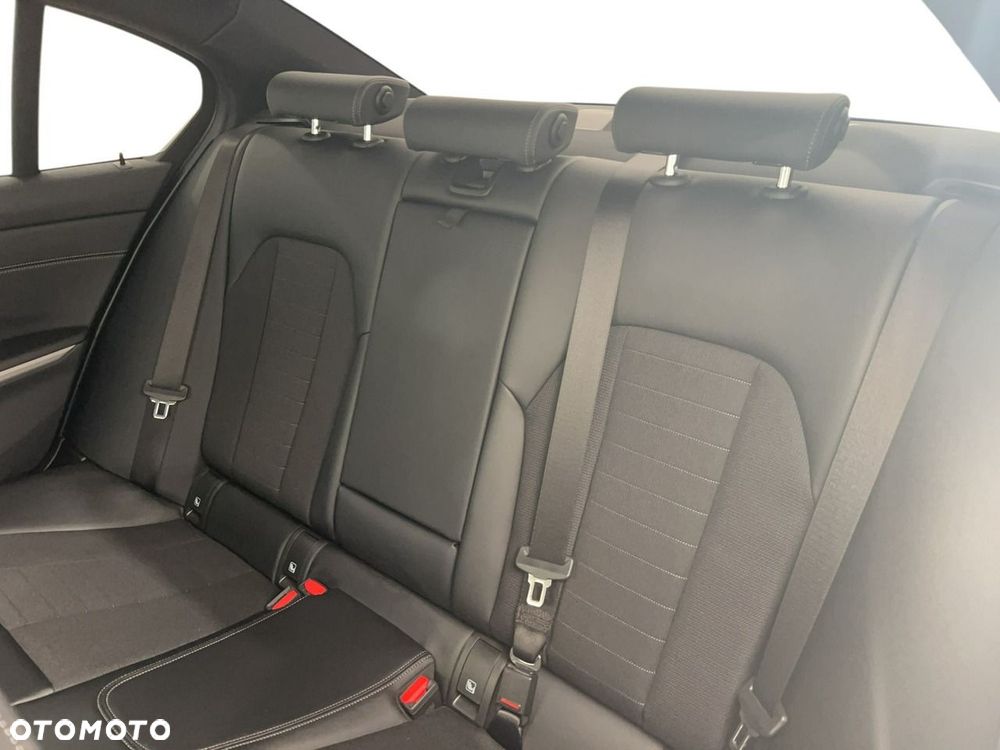 BMW Seria 3 318i - 12