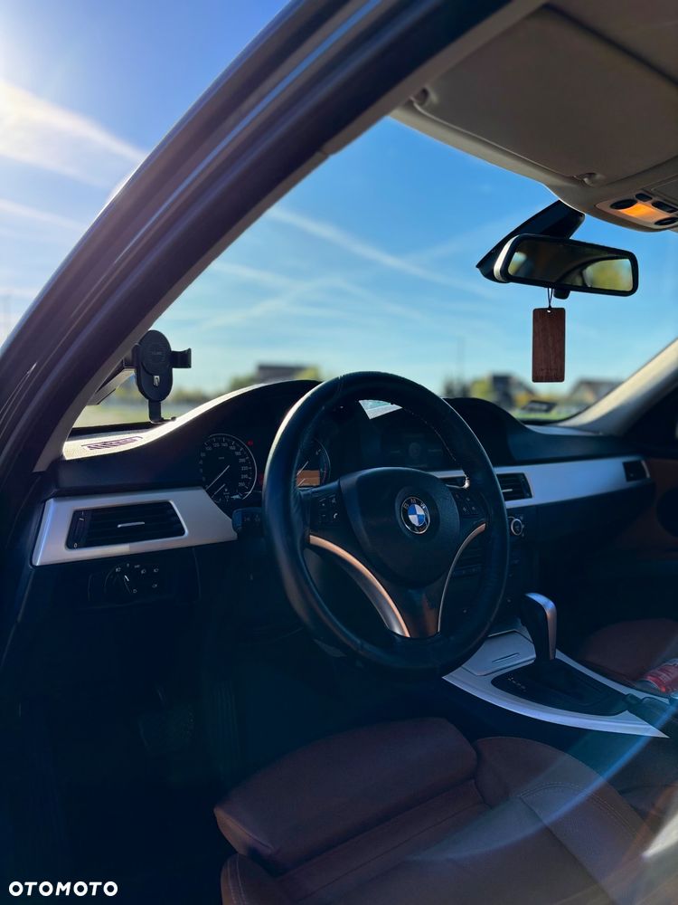 BMW Seria 3 320d DPF Touring - 6