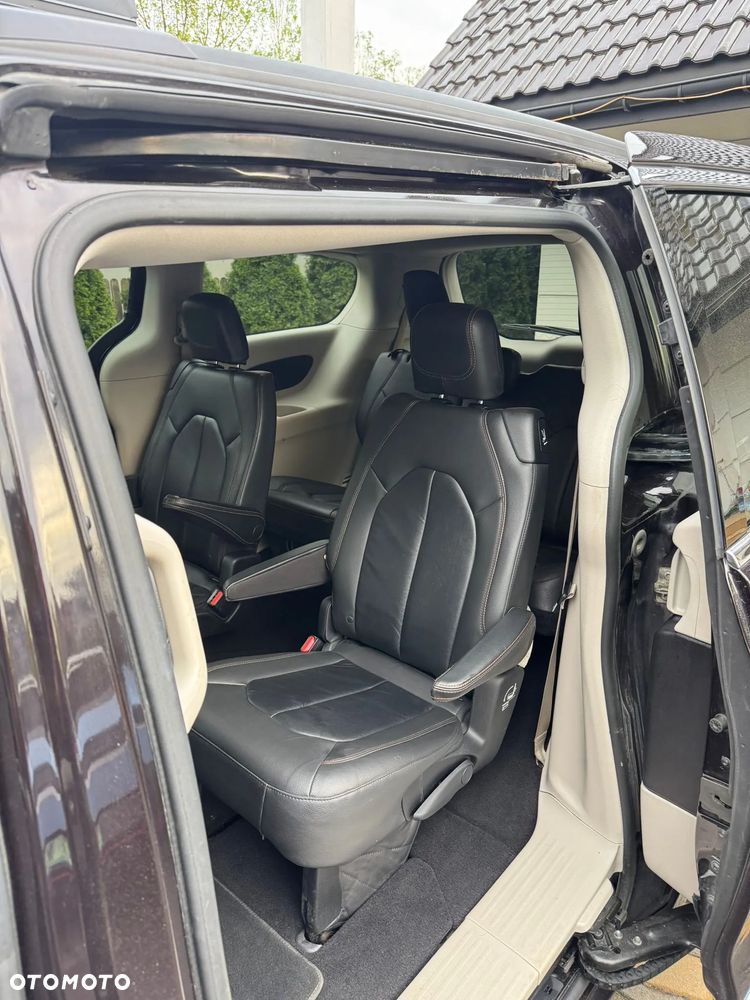 Chrysler Pacifica - 17