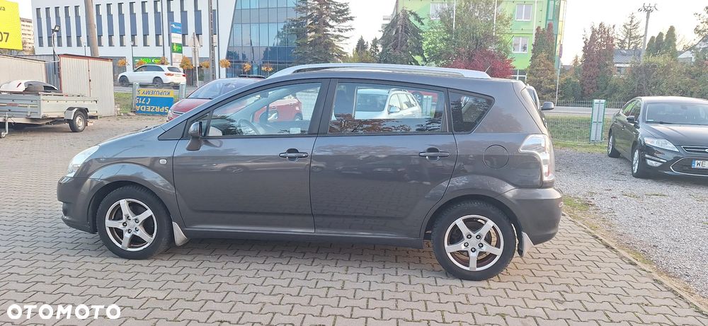 Toyota Corolla Verso - 8