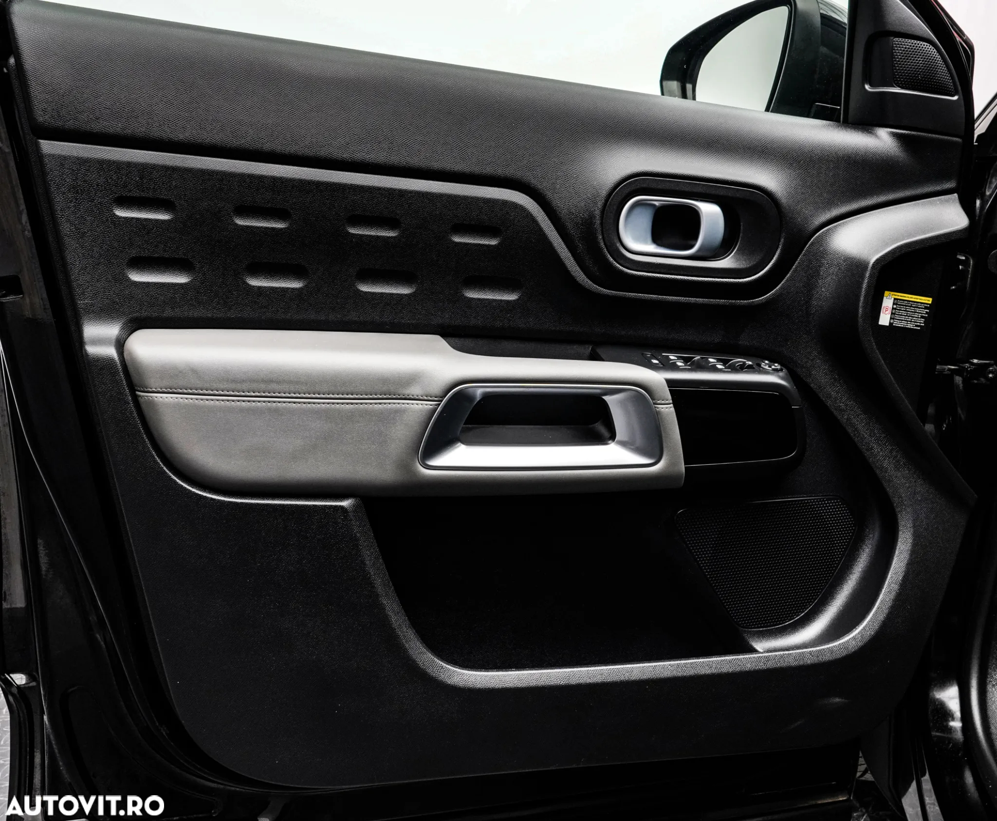 Citroën C5 Aircross 1.6 Hybrid FWD 225 EAT8 Shine - 24