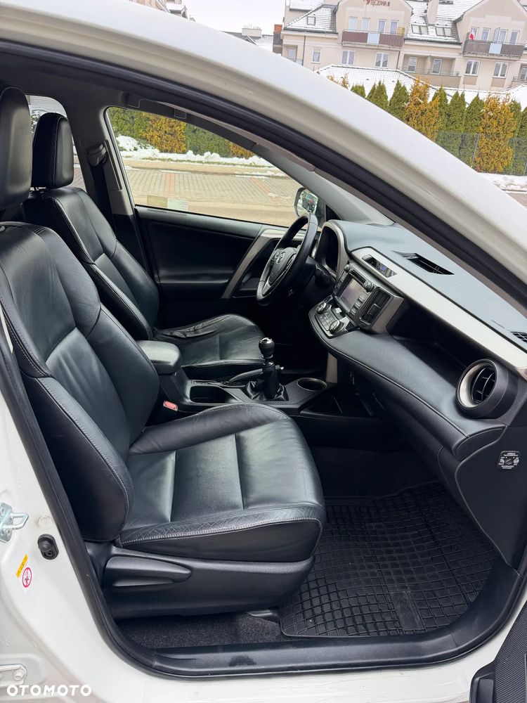 Toyota RAV4 2.2 D-4D Prestige - 12
