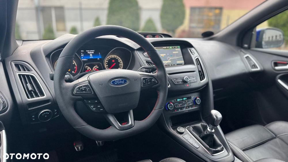 Ford Focus 2.0 EcoBoost ST mit Leder-Exclusiv-Paket - 32