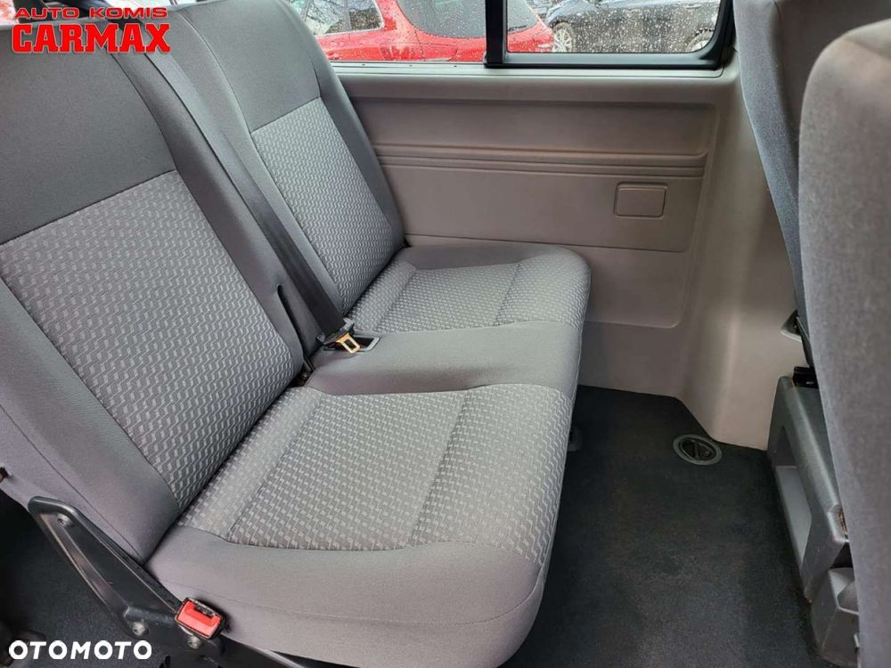 Volkswagen Caravelle - 25