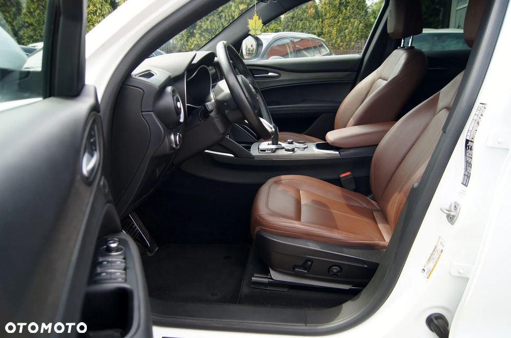 Alfa Romeo Stelvio 2.0 Turbo 16V AT8-Q4 Ti - 9