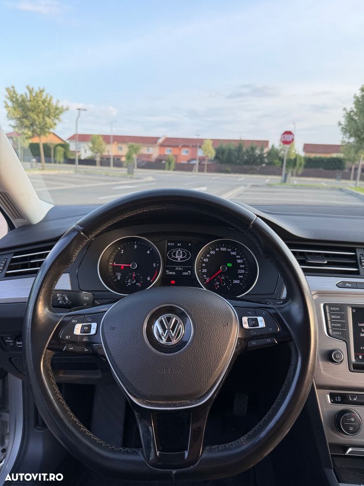 Volkswagen Passat 1.6 TDI SCR DSG Trendline - 16