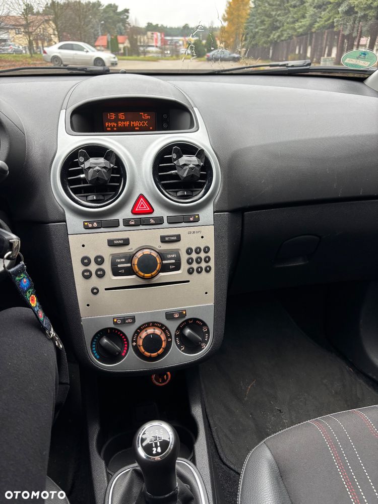 Opel Corsa 1.4 16V Limited Edition - 11