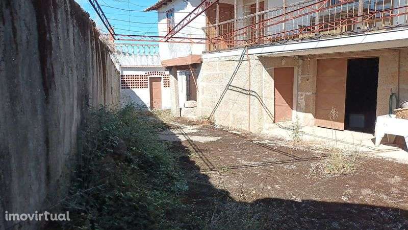 Vende-se moradia no centro de Rebordelo (Bragança) - Grande imagem: 3/11