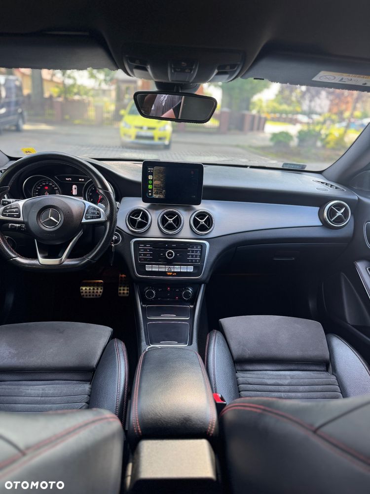 Mercedes-Benz CLA 200 7G-DCT AMG Line - 10
