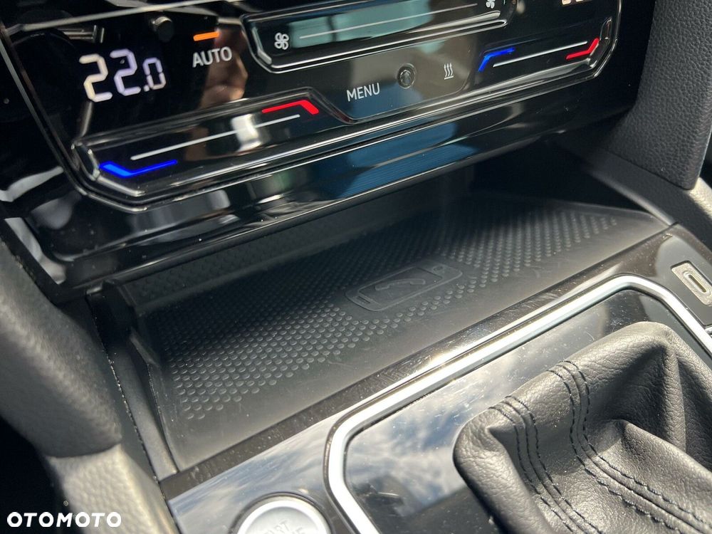 Volkswagen Passat - 33