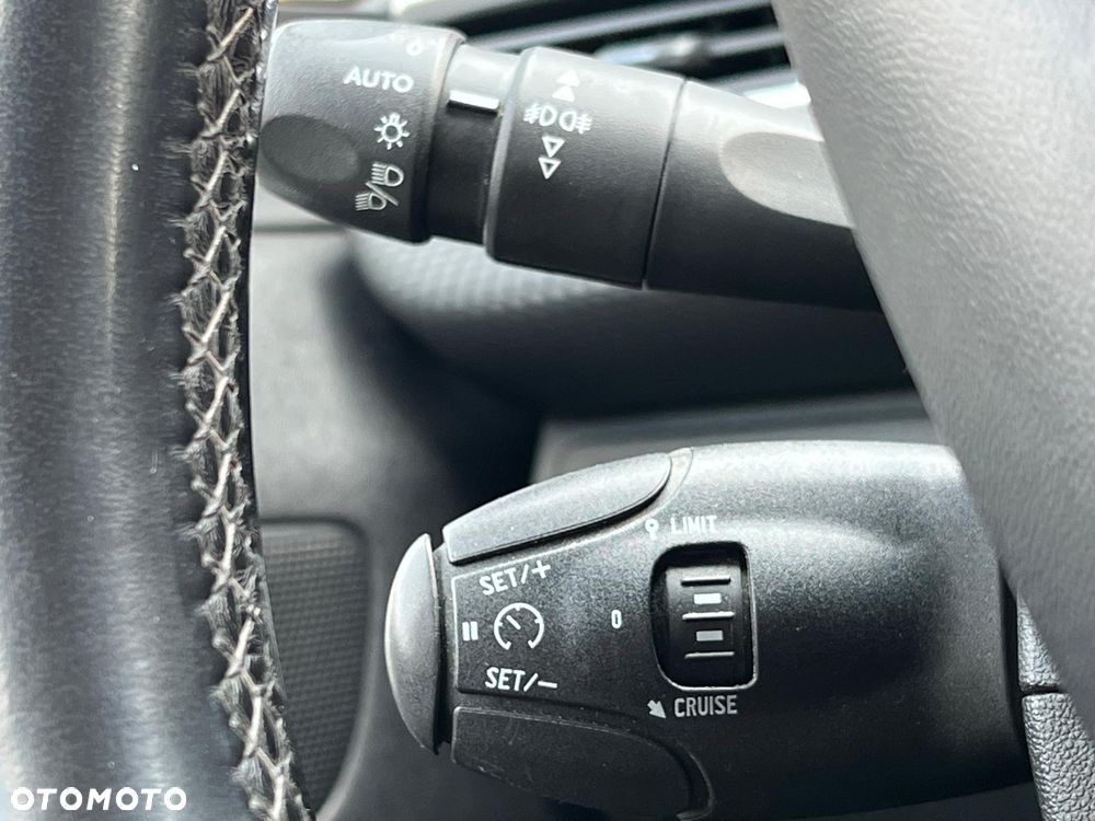 Peugeot 2008 1.6 e-HDi Allure S&S - 18