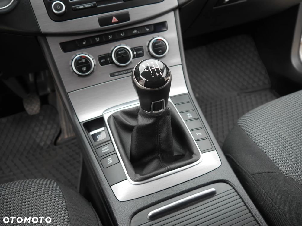 Volkswagen Passat 2.0 TDI BlueMotion Technology Exclusive - 9