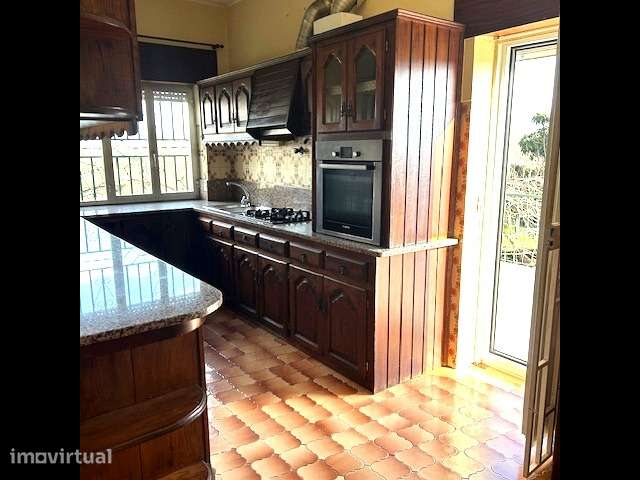 Moradia T4 isolada com jardim e garagem - Grande imagem: 5/17