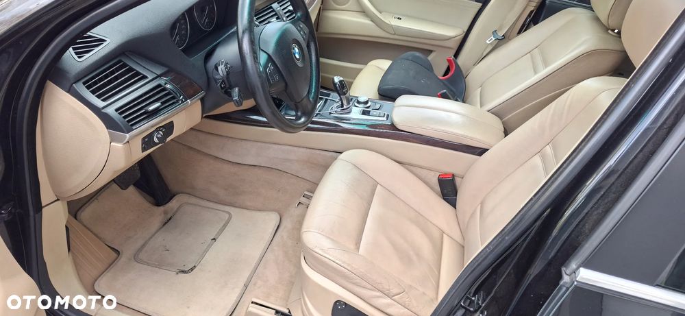 BMW X5 4.8i - 6