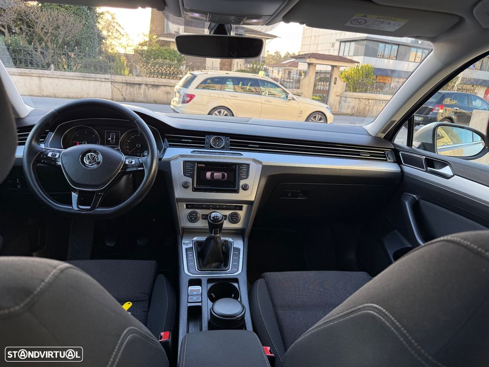 VW Passat 1.6 TDI Highline - 41