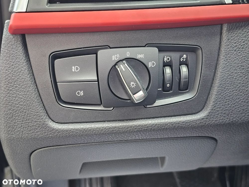 BMW Seria 3 318d Sport Line - 35