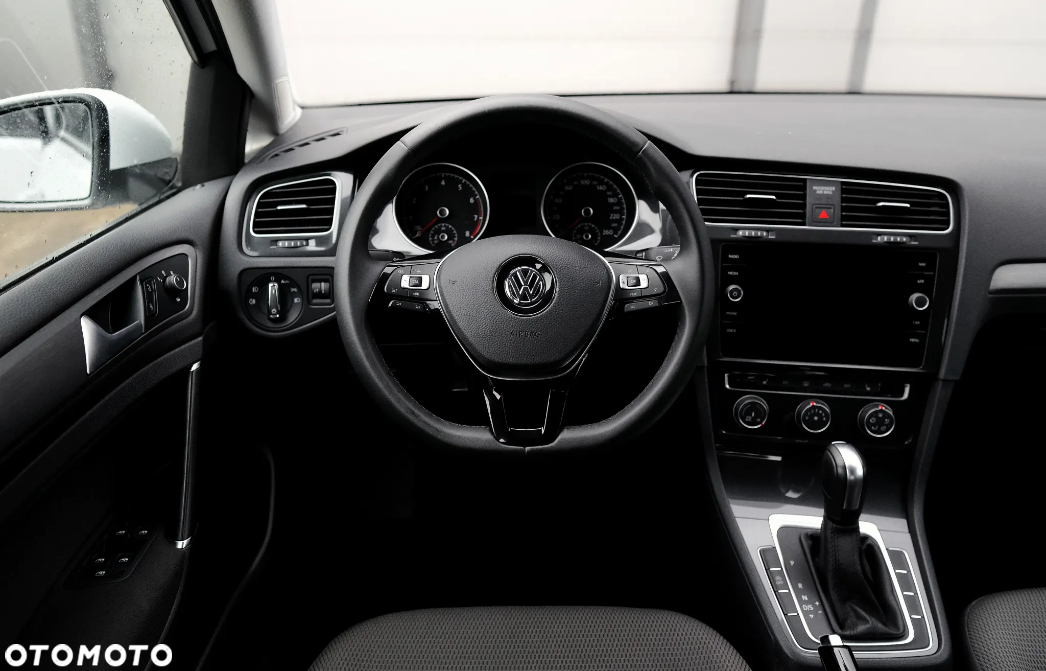 Volkswagen Golf - 22