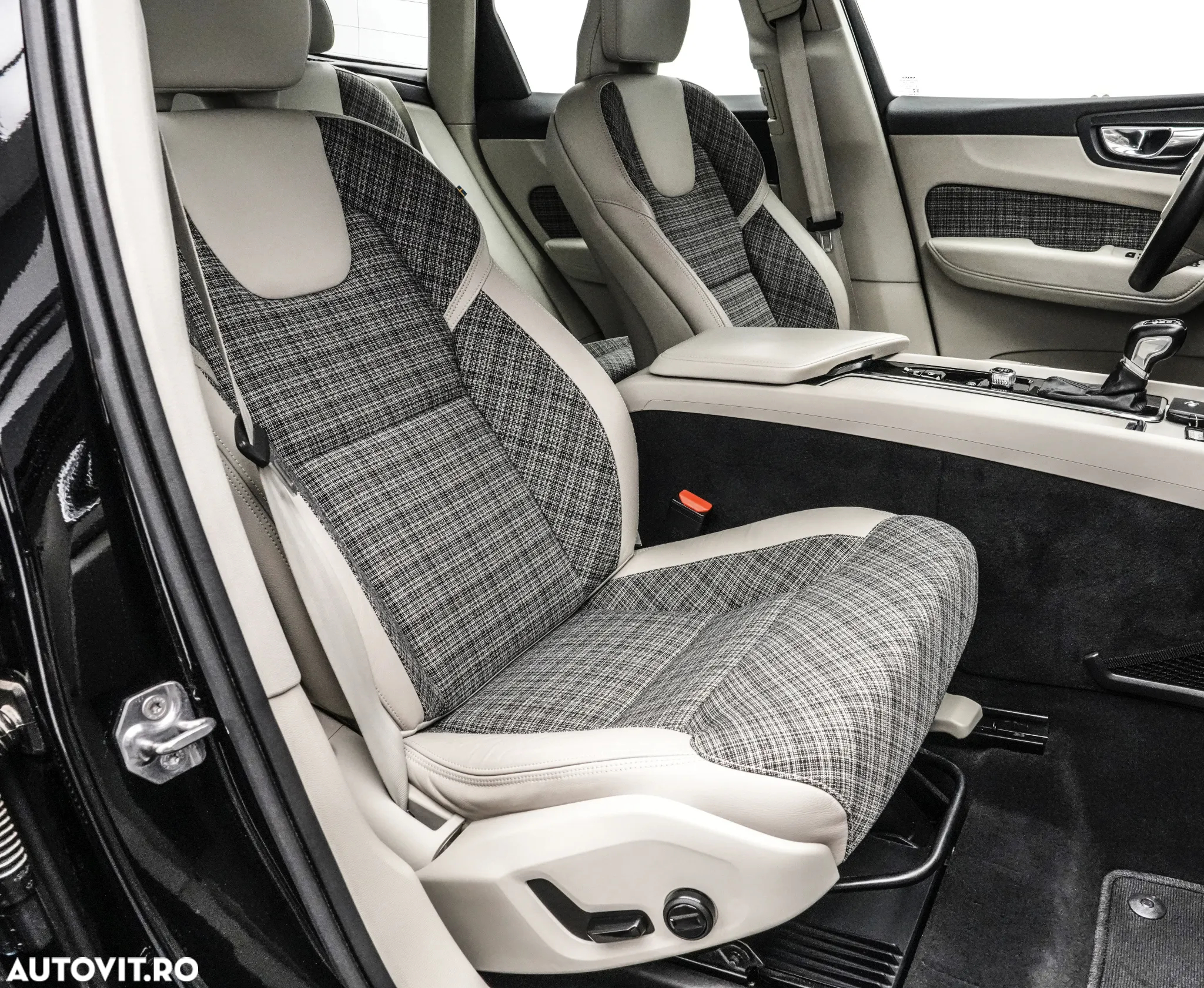 Volvo XC 60 D4 Momentum Pro - 14