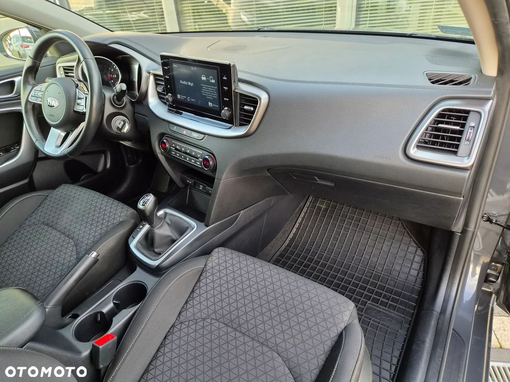 Kia Ceed 1.4 T-GDI L Business Line - 36