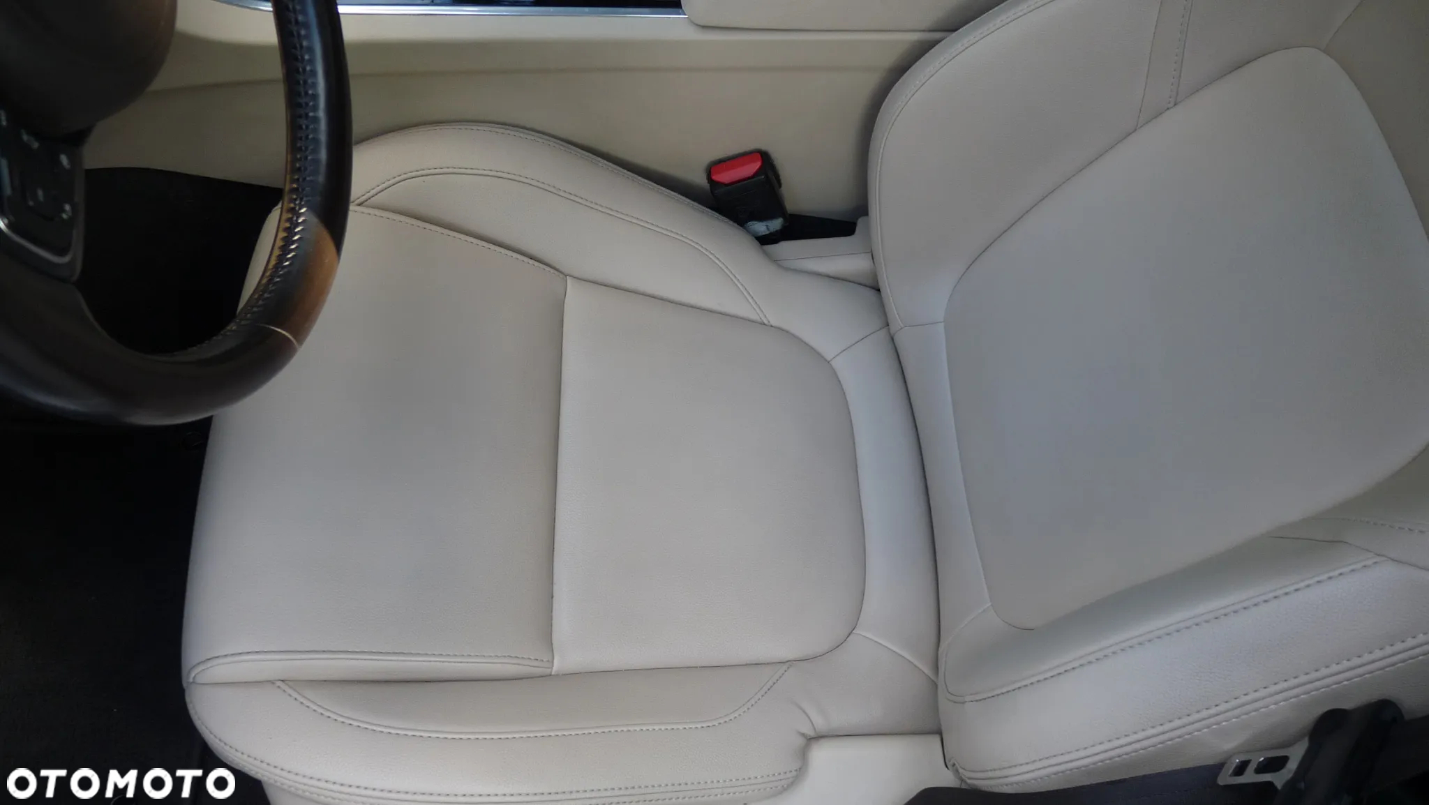 Jaguar XF 35t AWD Portfolio - 11