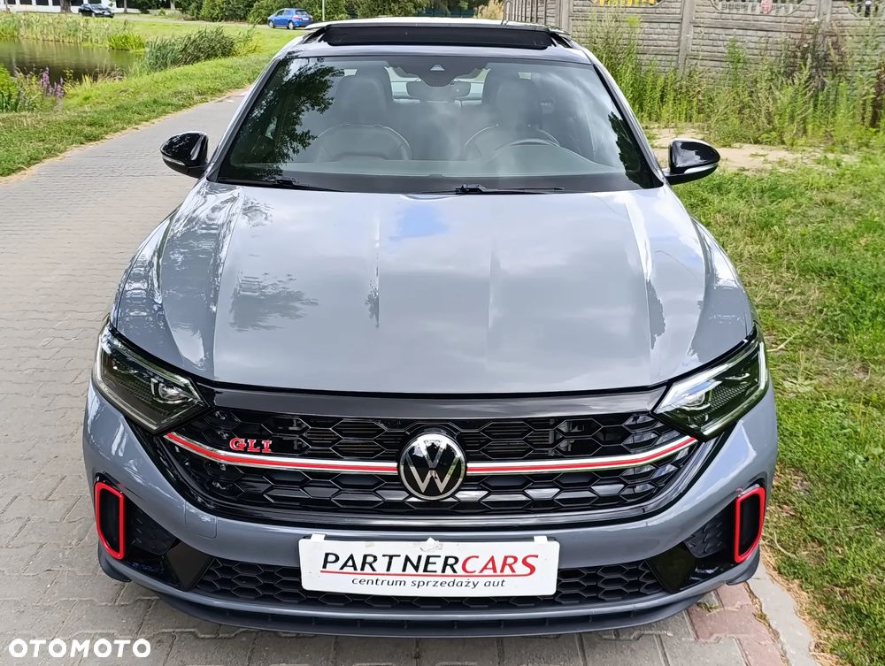 Volkswagen Jetta - 11