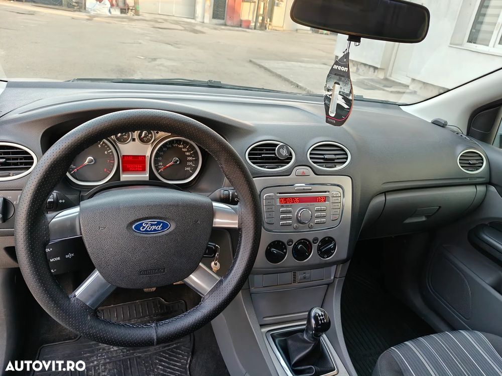 Ford Focus 1.6i Trend - 11