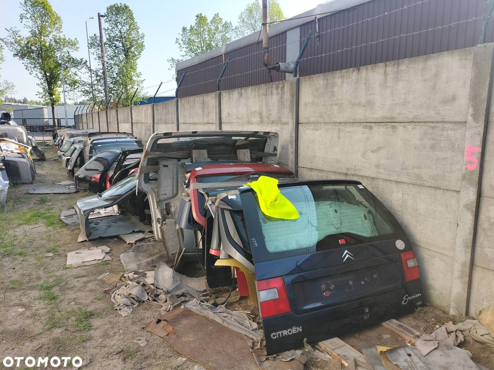 KOMPLETNY TYŁ KLAPA BAGAŻNIKA ZDERZAK TYŁ LAMPY EVASION I LIFT KMPD - 18