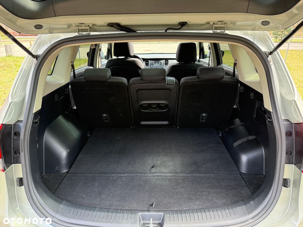 Kia Carens - 16