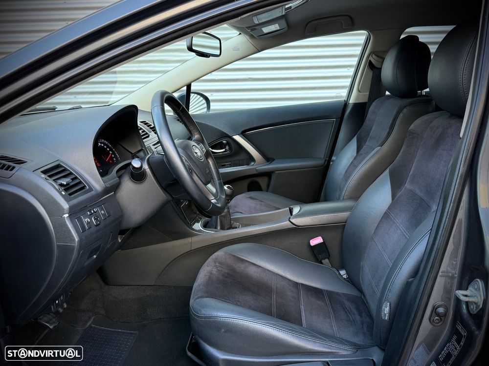 Toyota Avensis SW 2.0 D-4D Luxury - 8
