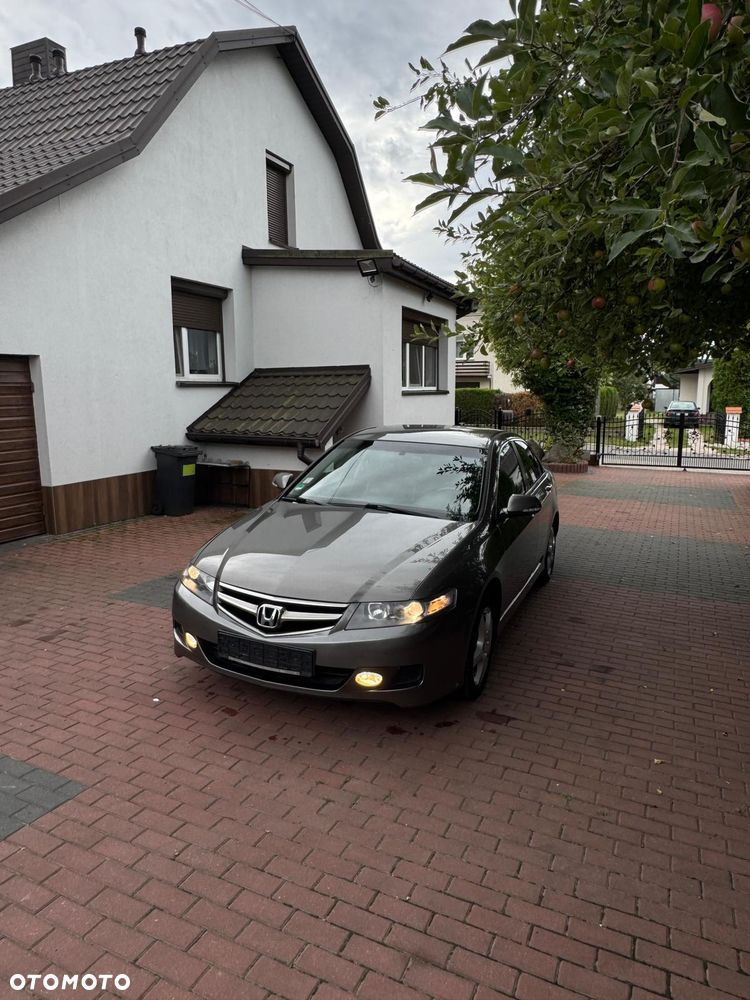 Honda Accord 2.0 Executive - 1