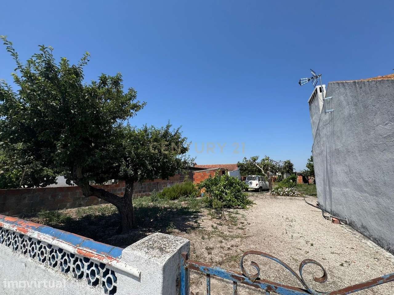 Moradia Isolada implantada em lote com 820 m2 na Aldeia Nova da Aroeir - Grande imagem: 5/7
