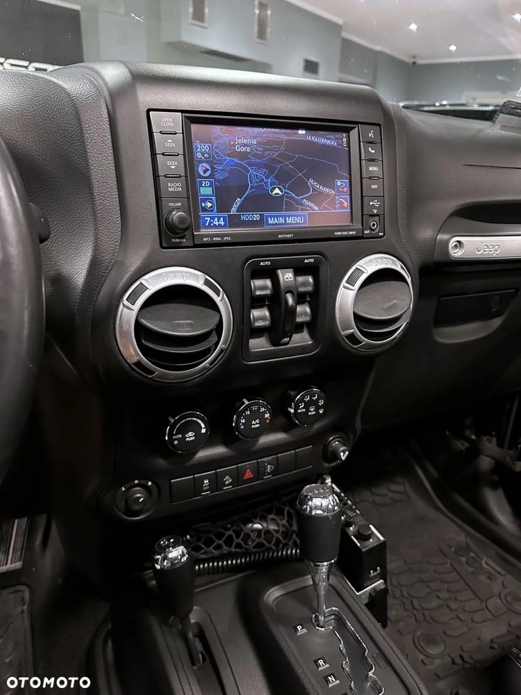 Jeep Wrangler 2.8 CRD Unlim Sahara - 9