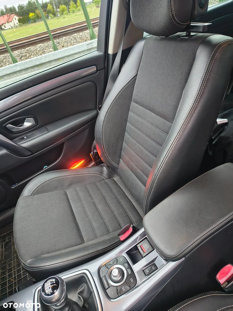 Renault Laguna 2.0 dCi FAP GT - 20