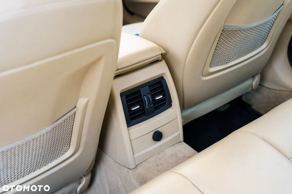 BMW Seria 3 320i - 14