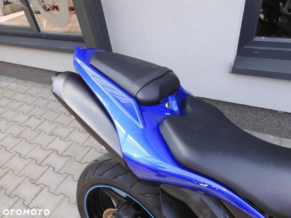 Yamaha R1 - 12
