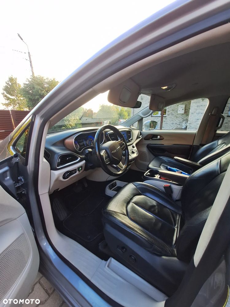 Chrysler Pacifica - 13