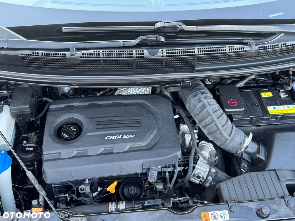 Kia Carens 1.7 CRDi 141 ISG Vision - 33