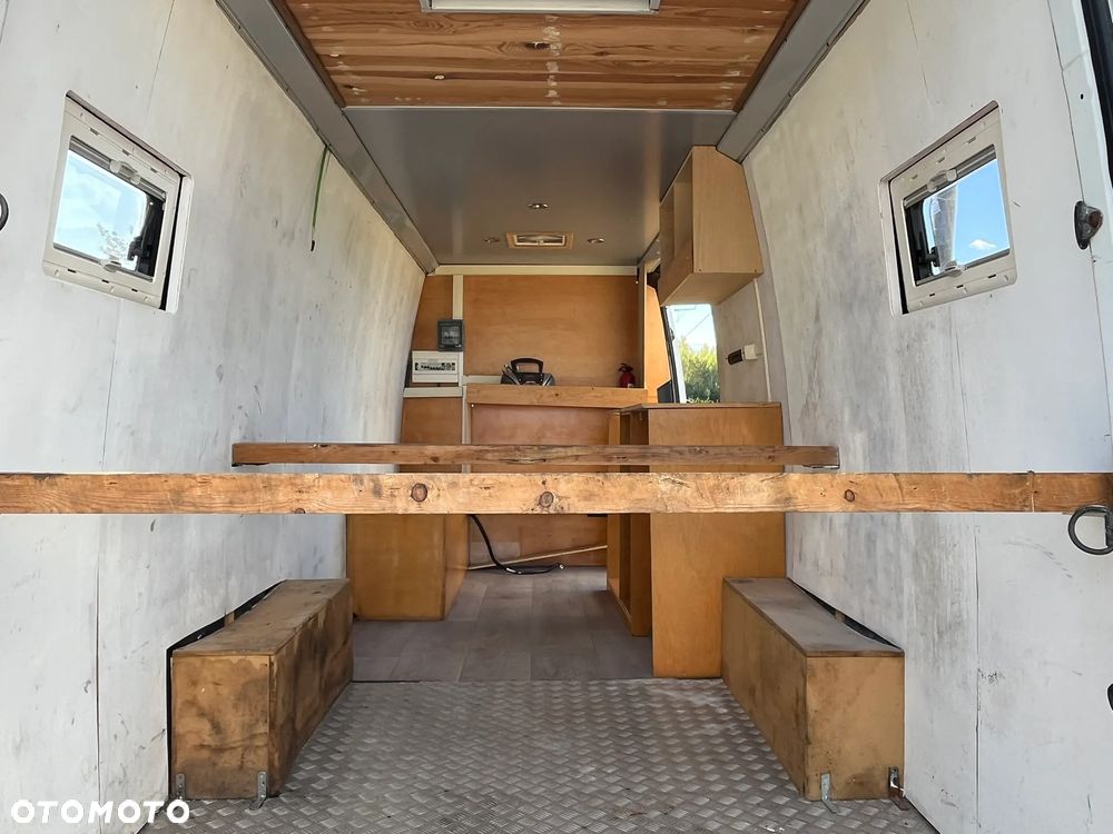 Mercedes-Benz Sprinter - 20