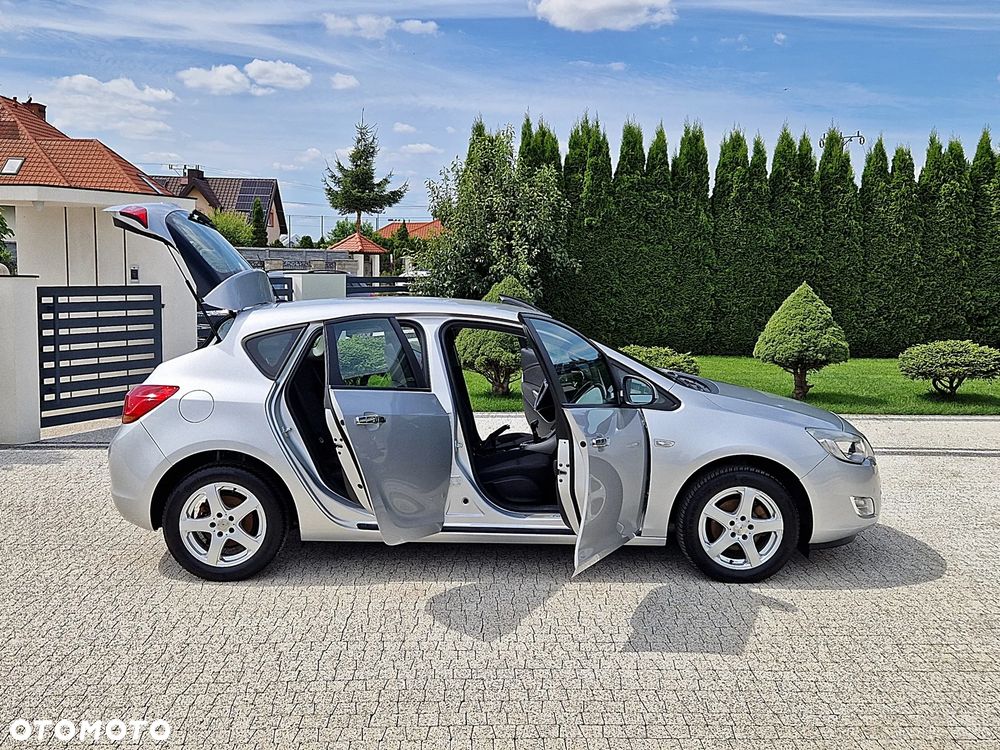 Opel Astra 1.4 Turbo 150 Jahre - 14